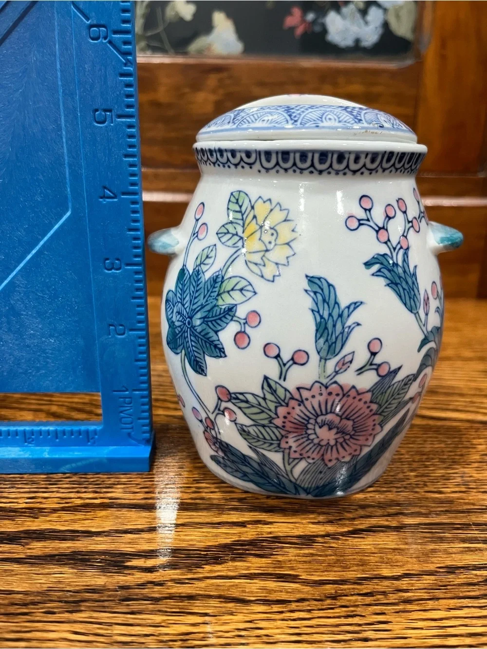 Vintage Floral Ginger Jar – Blue & White Porcelain – Chinoiserie Decor 5.5” Tall